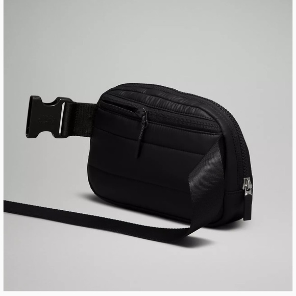 Lululemon Everywhere Belt Bag 1L *Wunder Puff in Black - Picture 5 of 13